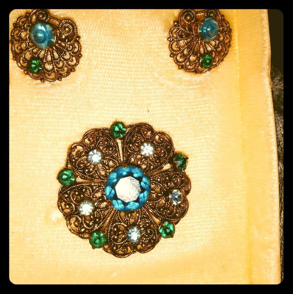 Clip on earrings vintage